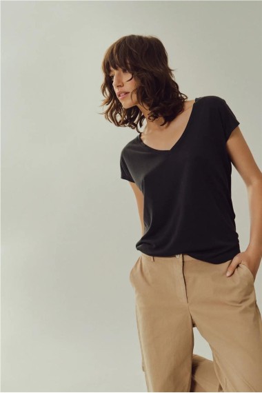 CAMISETA TENCEL NEGRO CAMISETA TENCEL NEGRO