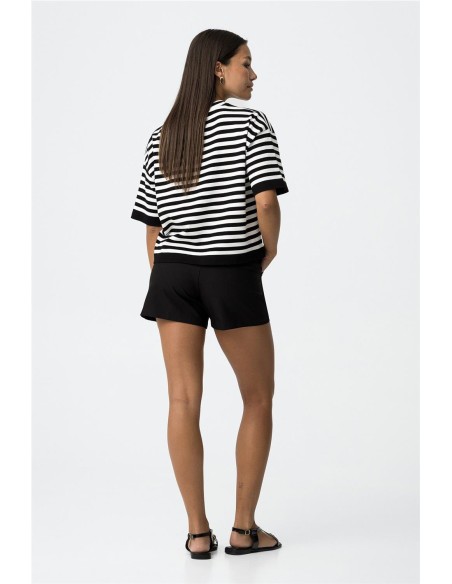 SHORT CON CINTURÓN NEGRO