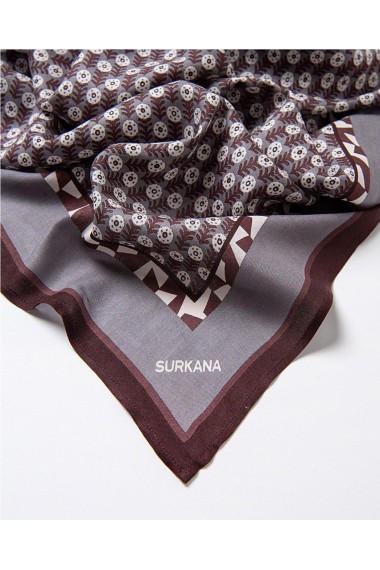 PAÑUELO ESTAMPADO GRIS