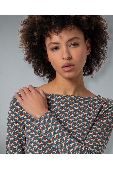 CAMISETA ESTAMPADA CUELLO BARC VERDE