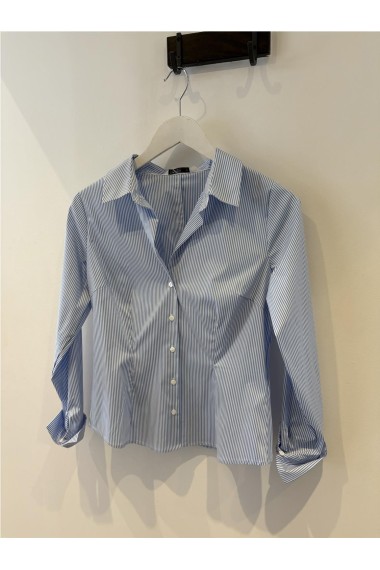 CAMISA ENTALLADA AZUL CLARO