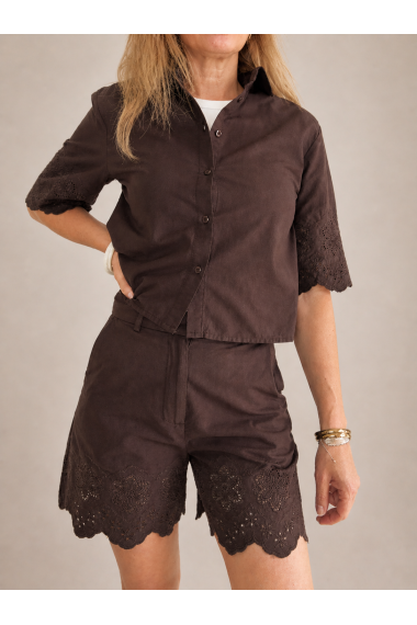 SHORT ALGODON TROQUELADO MARRON