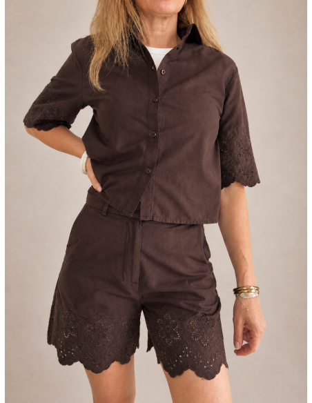SHORT ALGODON TROQUELADO MARRON