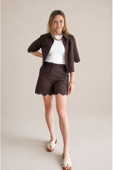 SHORT ALGODON TROQUELADO MARRON
