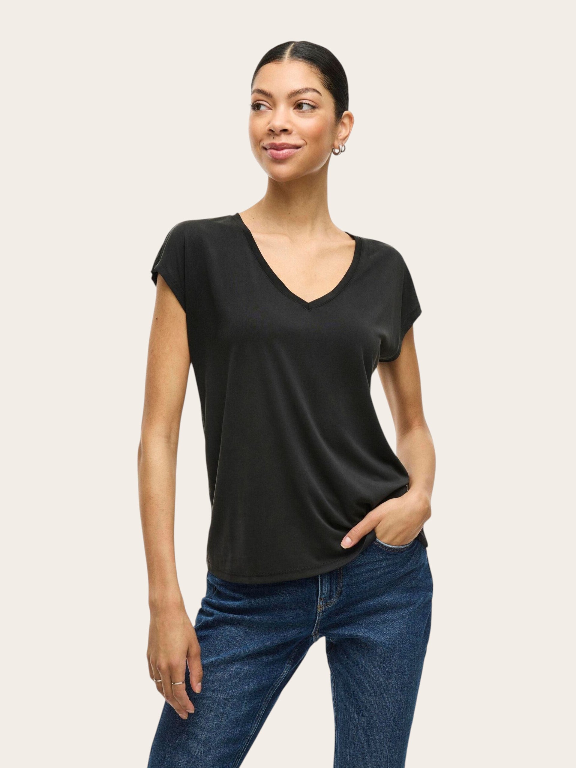 Camiseta Tencel Escote Pico Negro