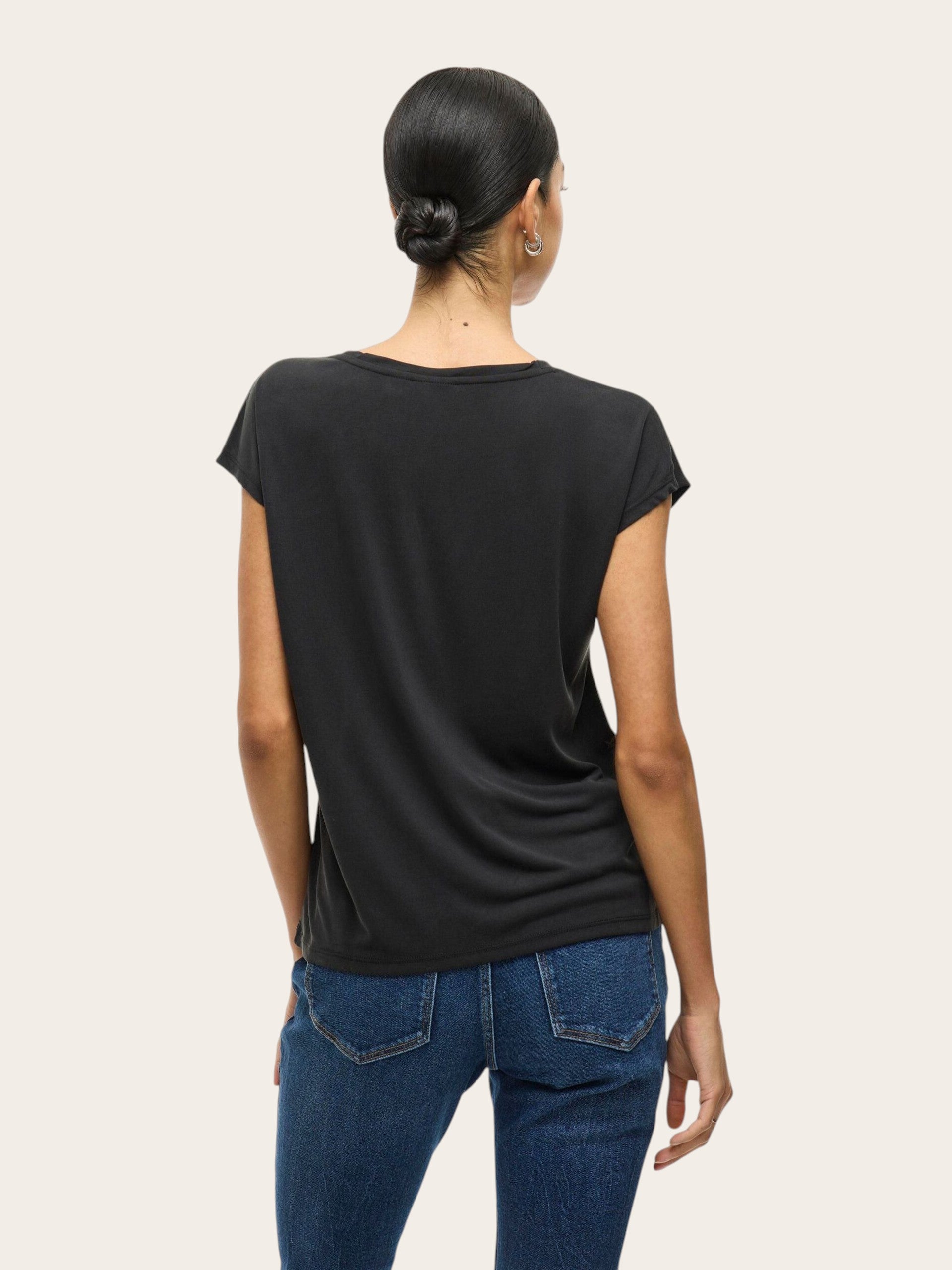 Camiseta Tencel Escote Pico Negro