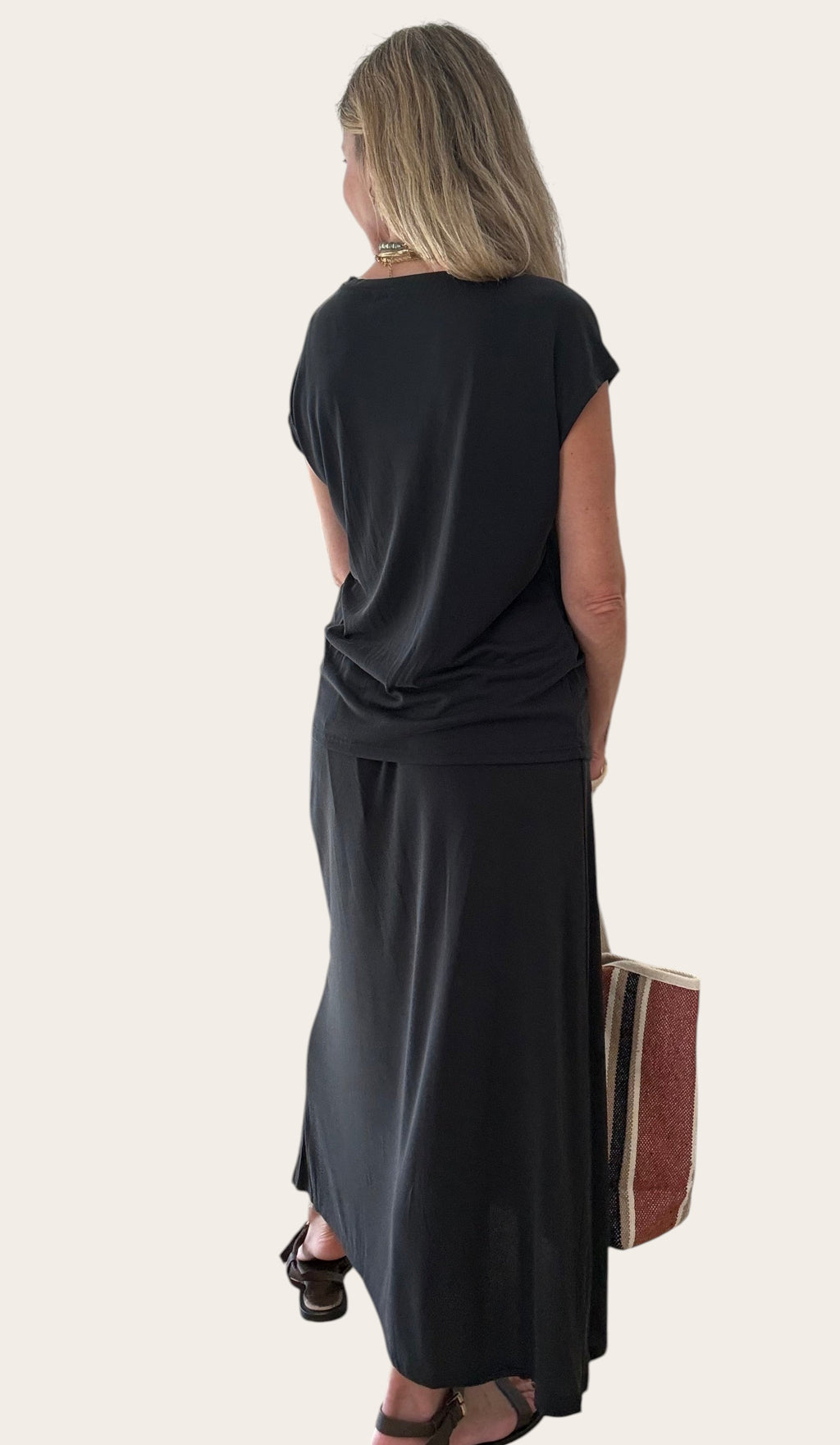 Falda de tencel negra
