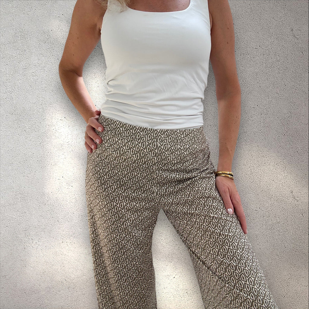 Pantalón punto frío estampado caqui