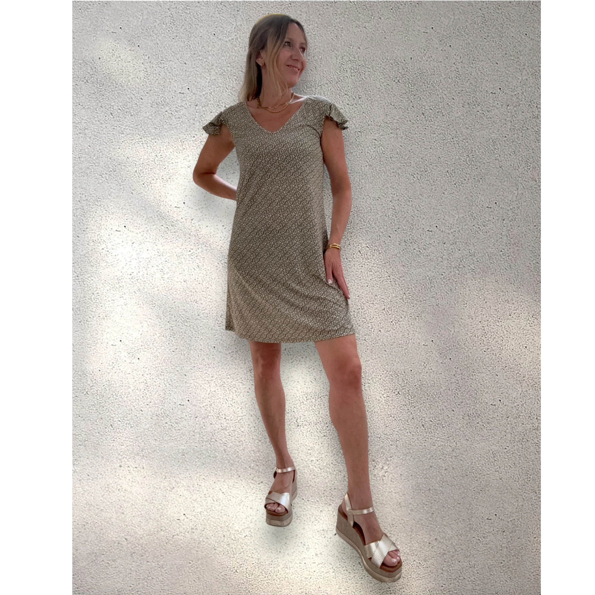 Vestido punto frío manga volante caqui