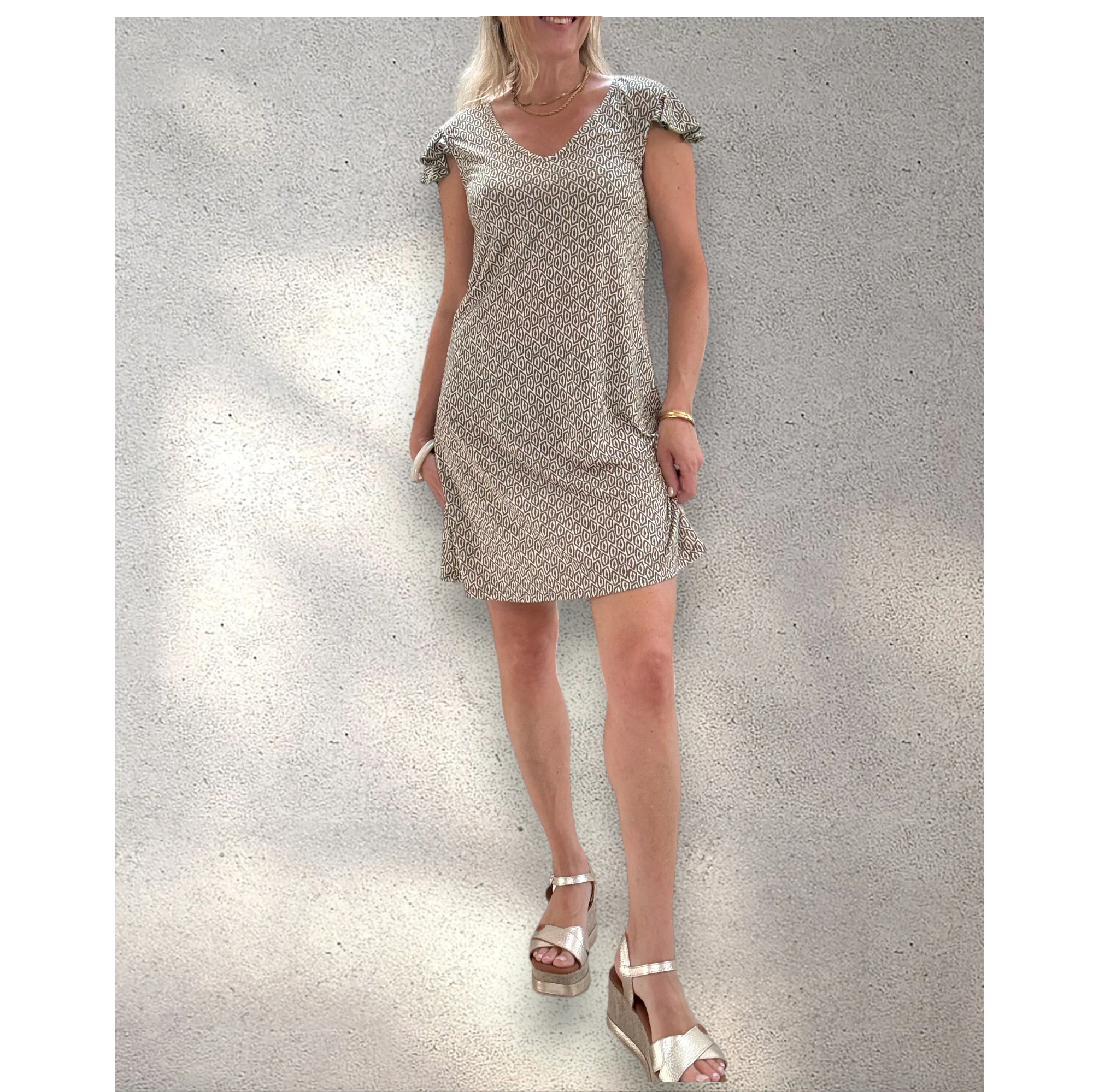 Vestido punto frío manga volante caqui