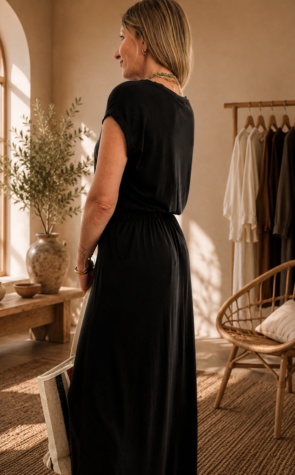 Camiseta Tencel Escote Pico Negro